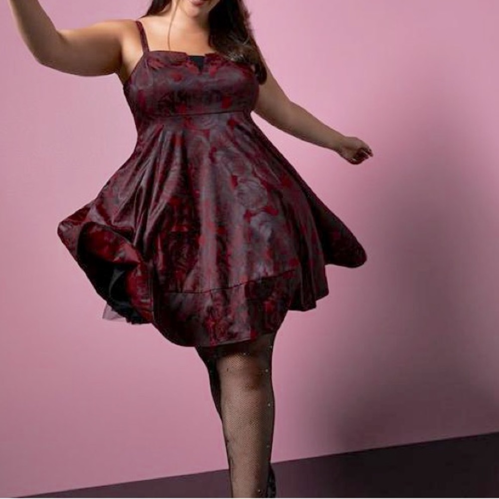 NWT Betsey Johnson x Torrid Roses Babydoll Dress